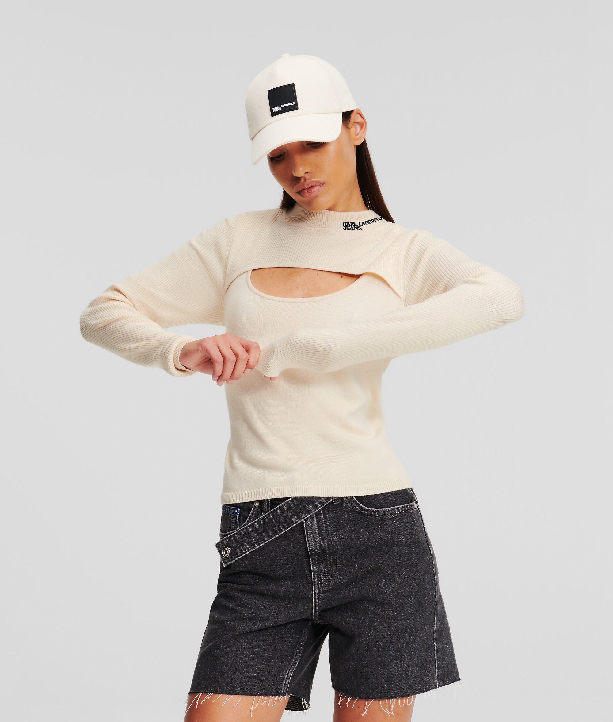 (image for) High-Quality KLJ CUTOUT MOCK NECK JUMPER